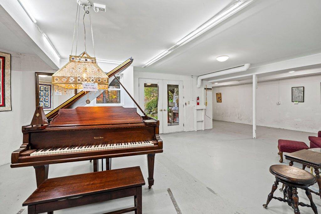 23 The Landing Lane, Winterport, ME 04496