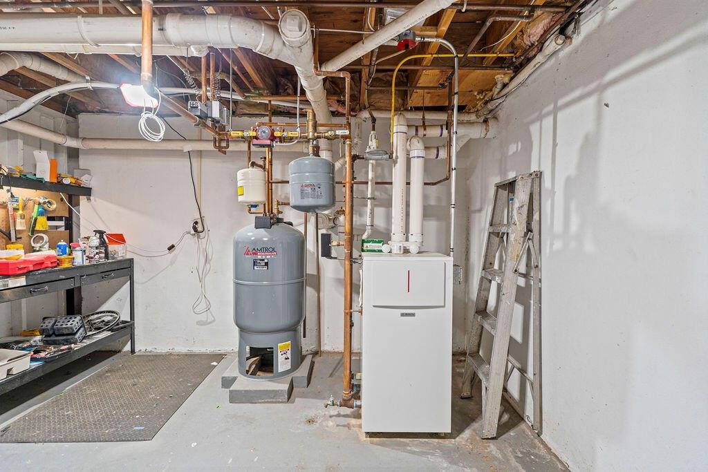 23 The Landing Lane, Winterport, ME 04496