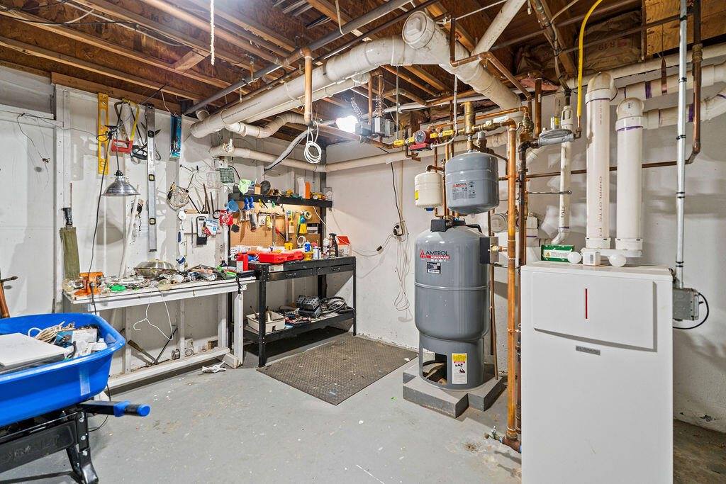 23 The Landing Lane, Winterport, ME 04496