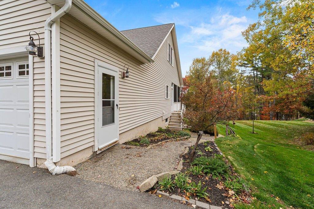 23 The Landing Lane, Winterport, ME 04496