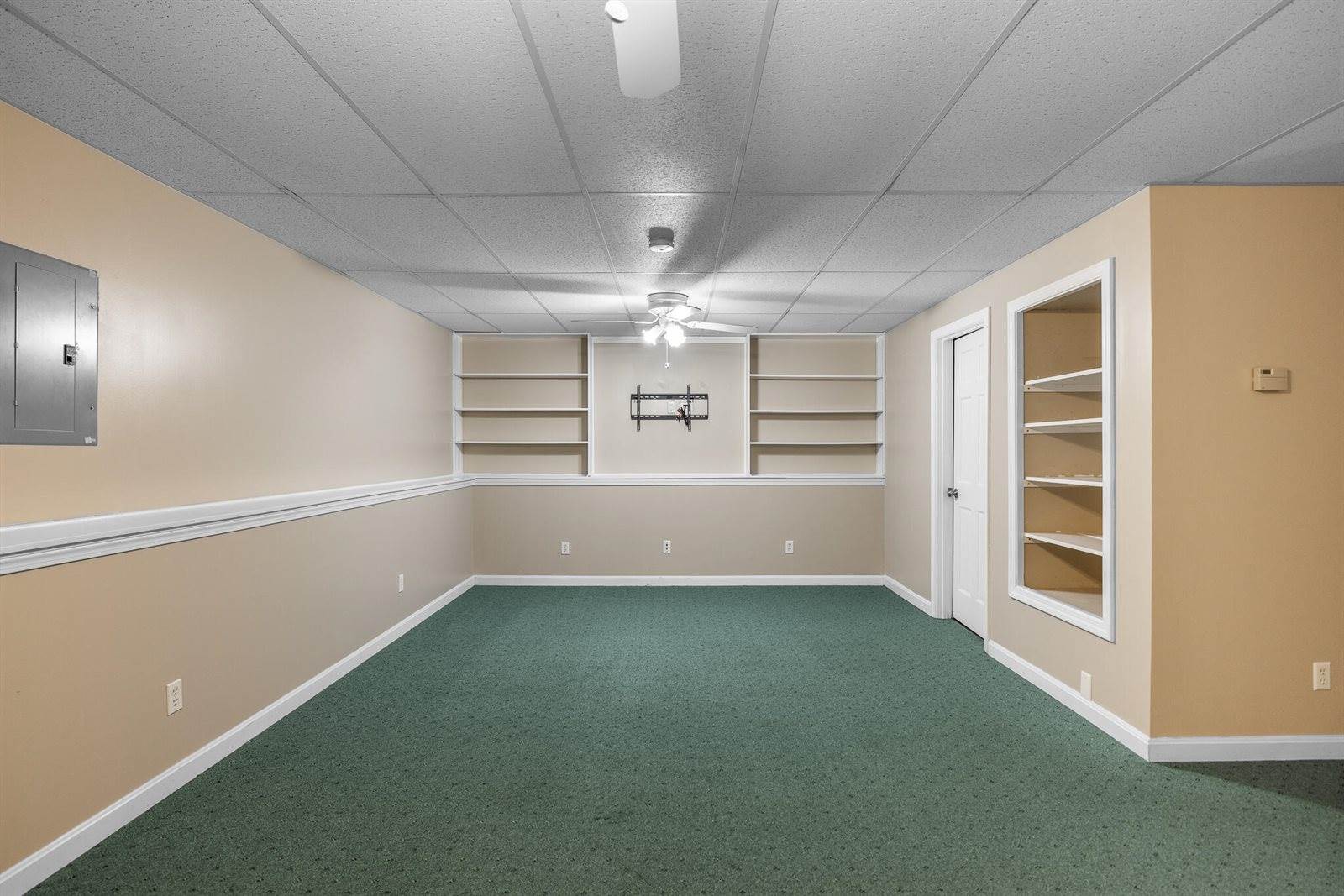 42 Yankee Avenue, Bangor, ME 04401