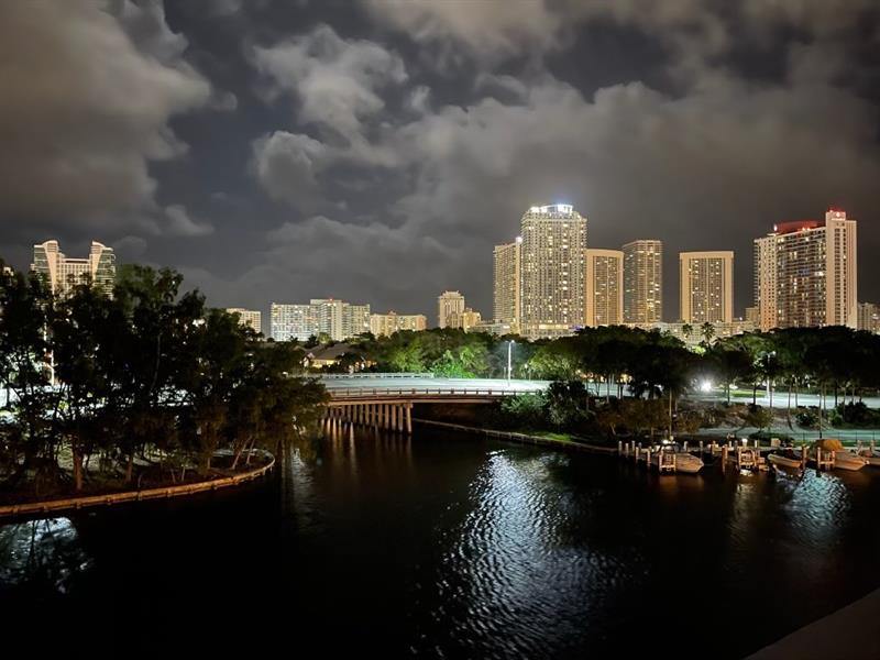 300 Diplomat Pkwy 616, Hallandale Beach, FL 33009