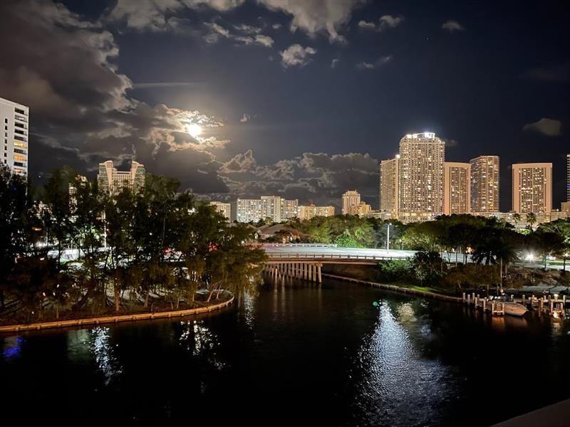 300 Diplomat Pkwy 616, Hallandale Beach, FL 33009