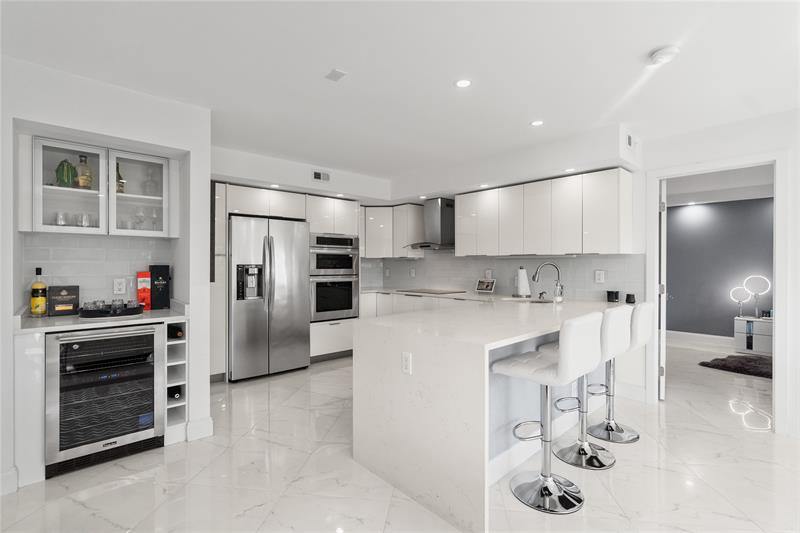 300 Diplomat Pkwy 616, Hallandale Beach, FL 33009