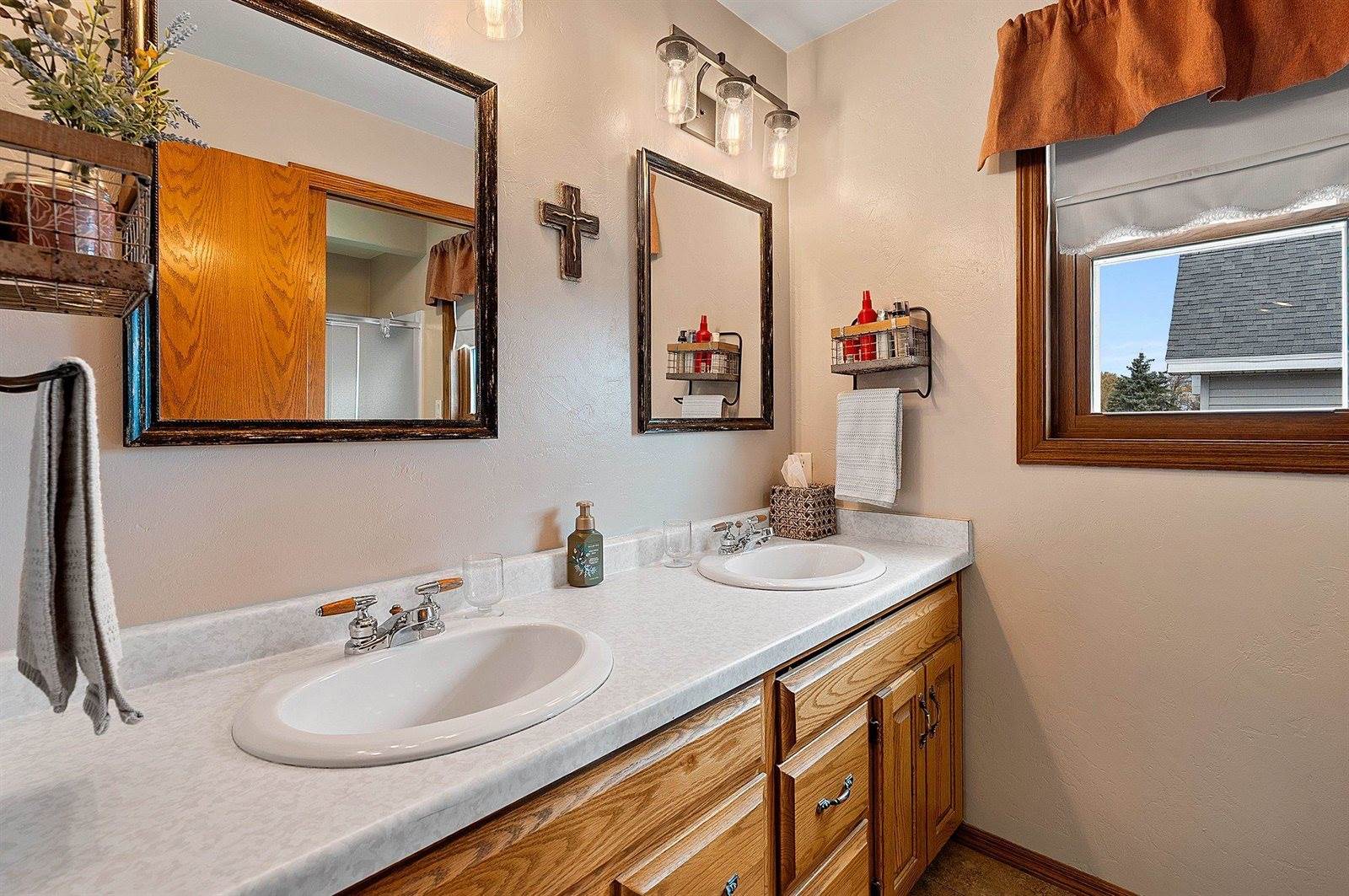 1260 South Pine Tree Road, De Pere, WI 54115