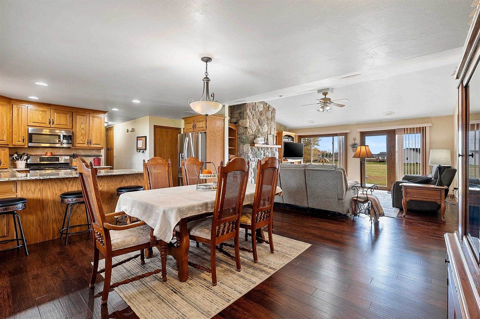 1260 South Pine Tree Road, De Pere, WI 54115