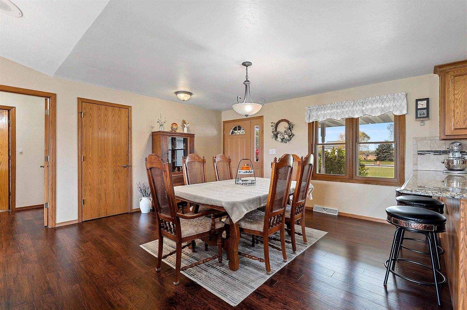 1260 South Pine Tree Road, De Pere, WI 54115