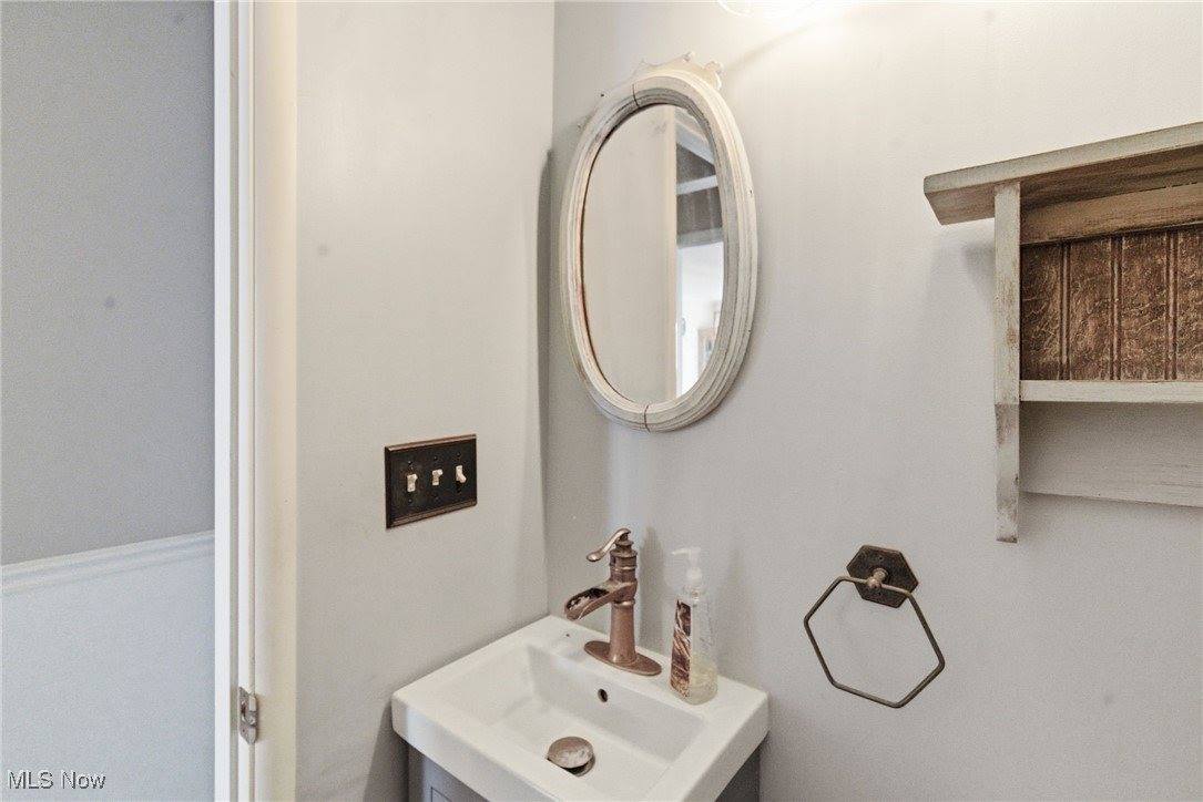 1209 Greenacre Drive, Cambridge, OH 43725