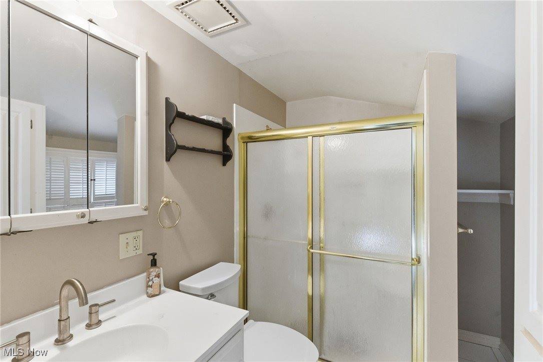 1209 Greenacre Drive, Cambridge, OH 43725