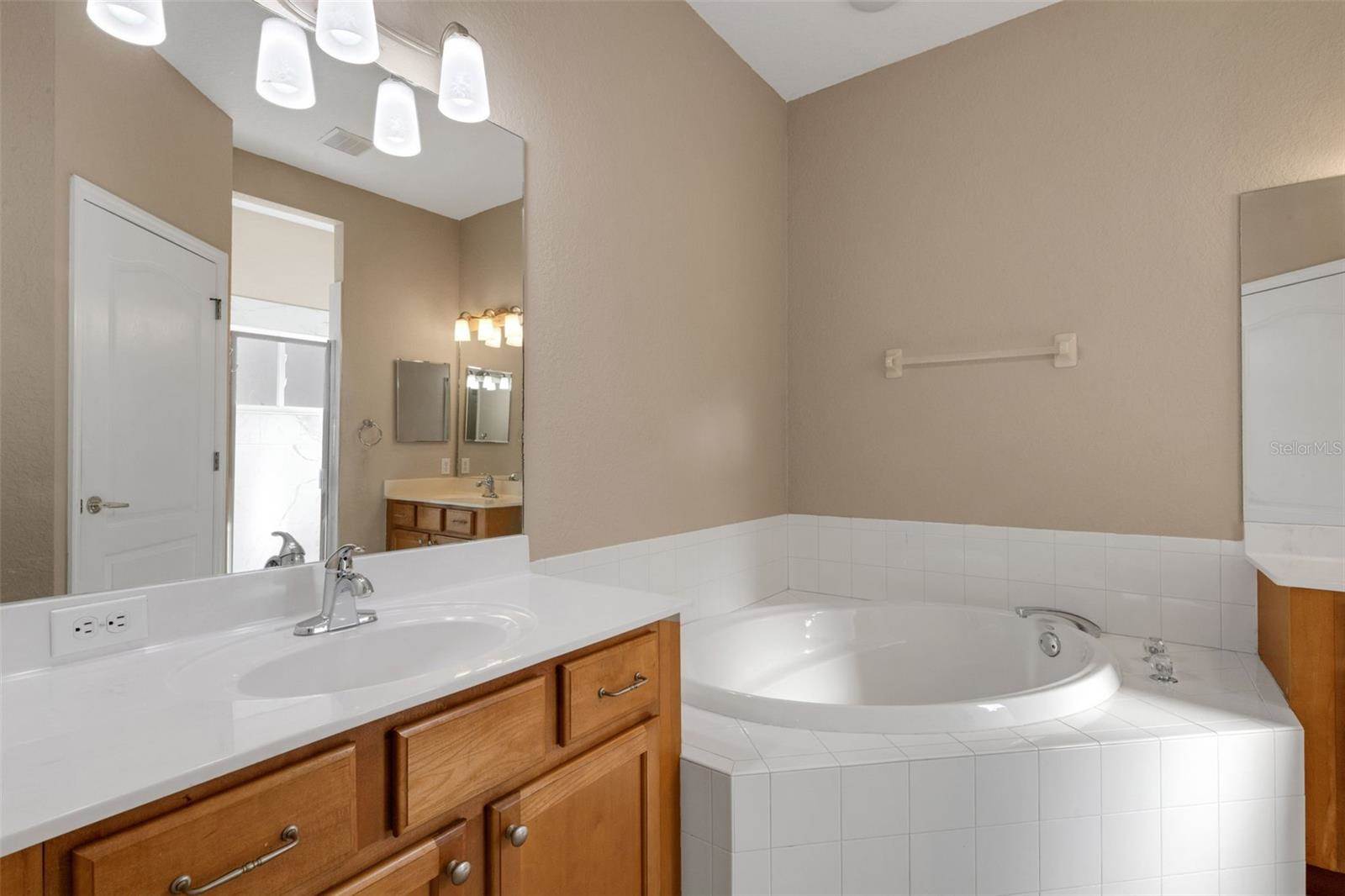 6874 74th Street Circle East, Bradenton, FL 34203