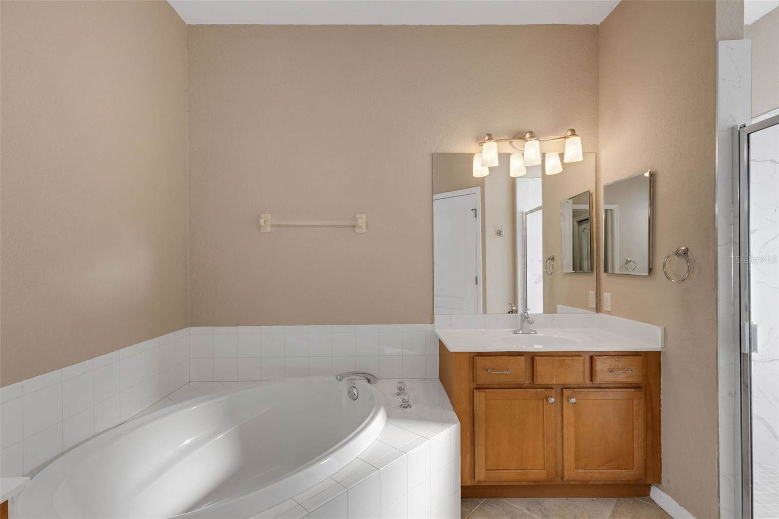 6874 74th Street Circle East, Bradenton, FL 34203