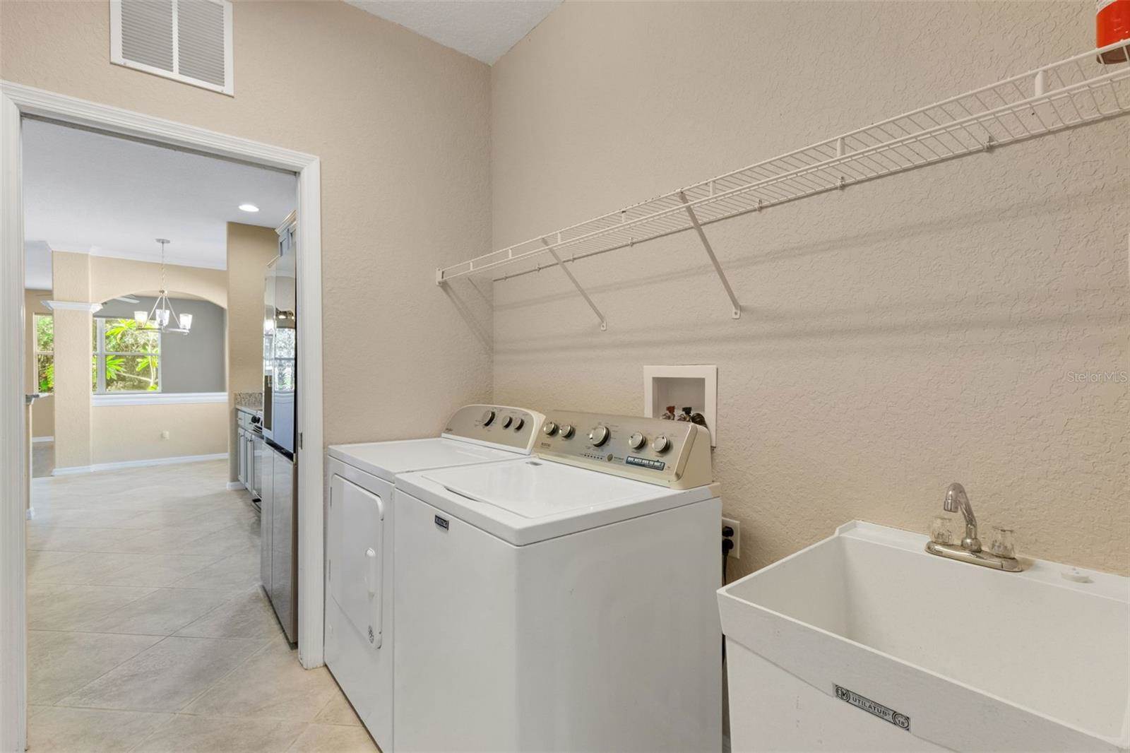 6874 74th Street Circle East, Bradenton, FL 34203