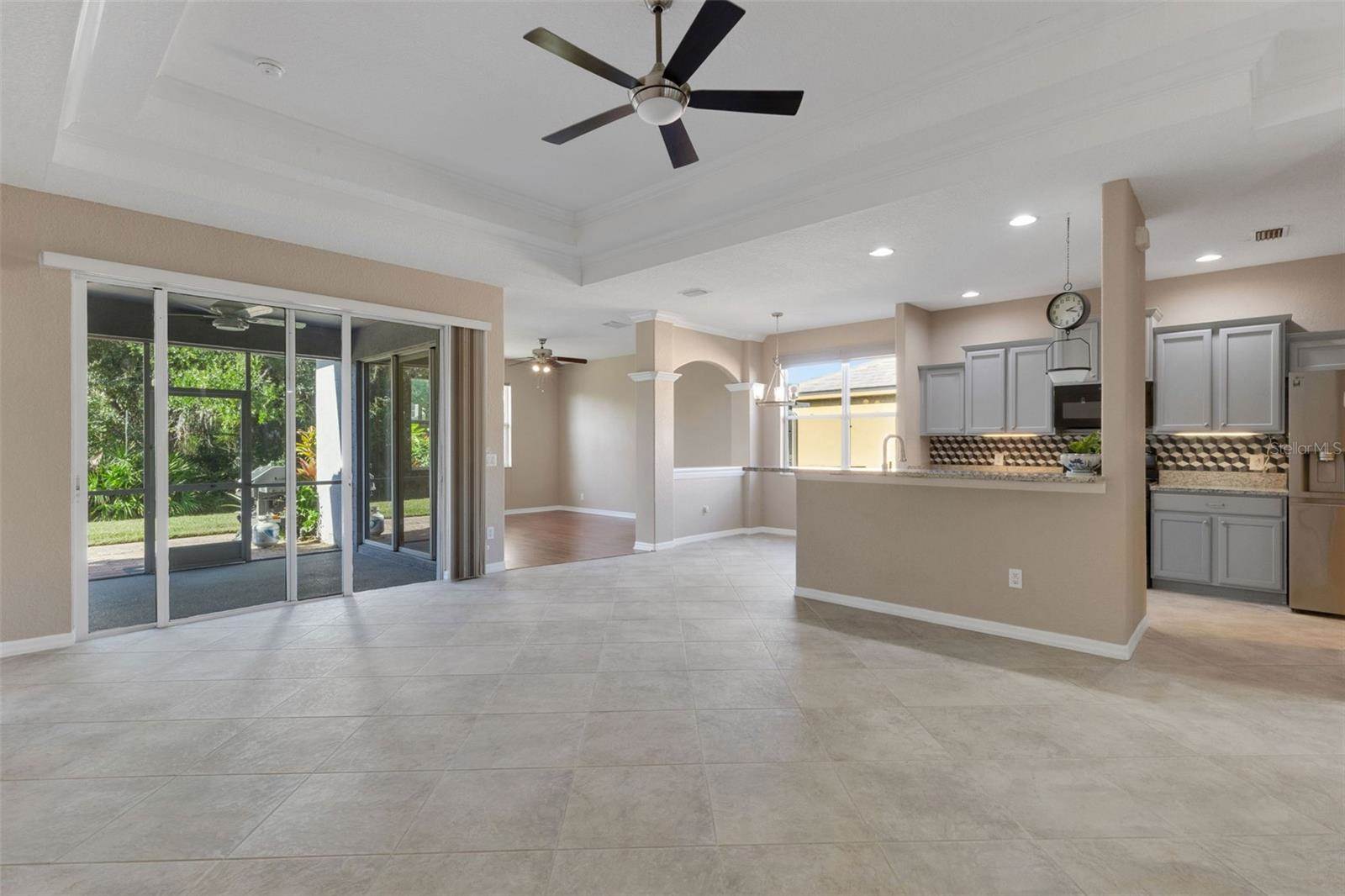 6874 74th Street Circle East, Bradenton, FL 34203