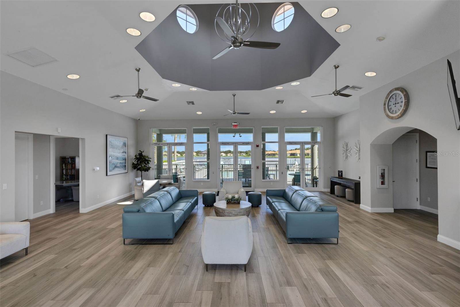 6874 74th Street Circle East, Bradenton, FL 34203