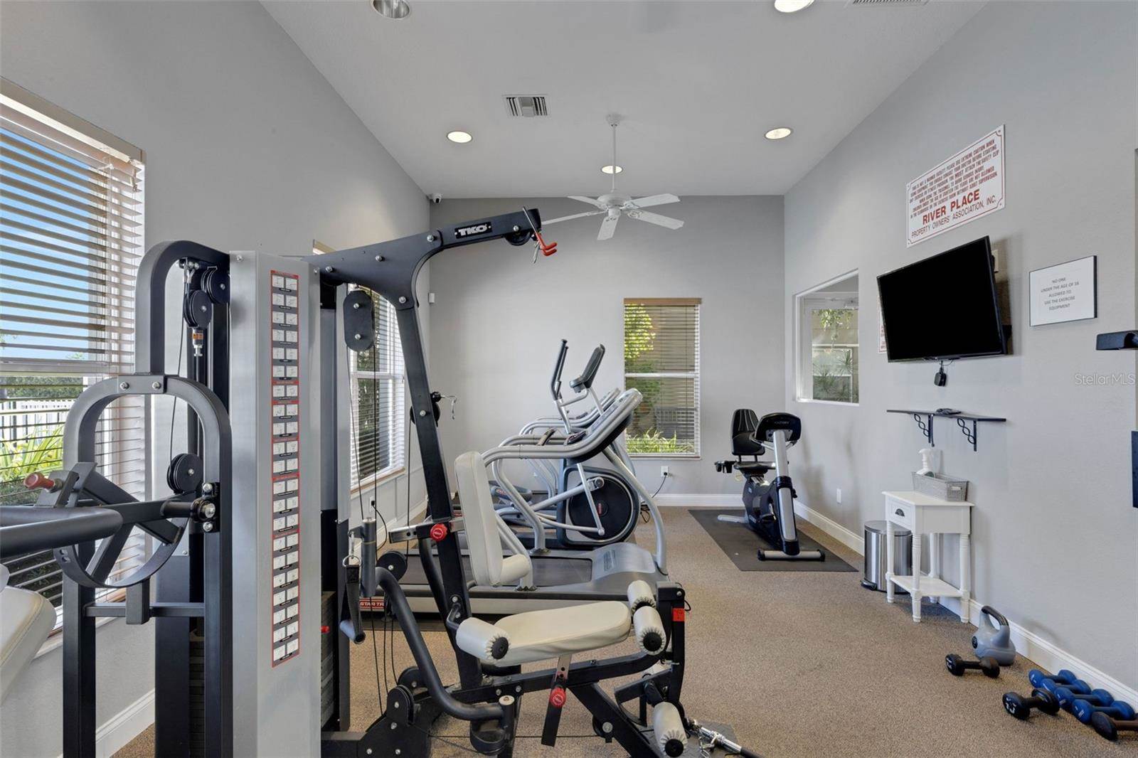 6874 74th Street Circle East, Bradenton, FL 34203