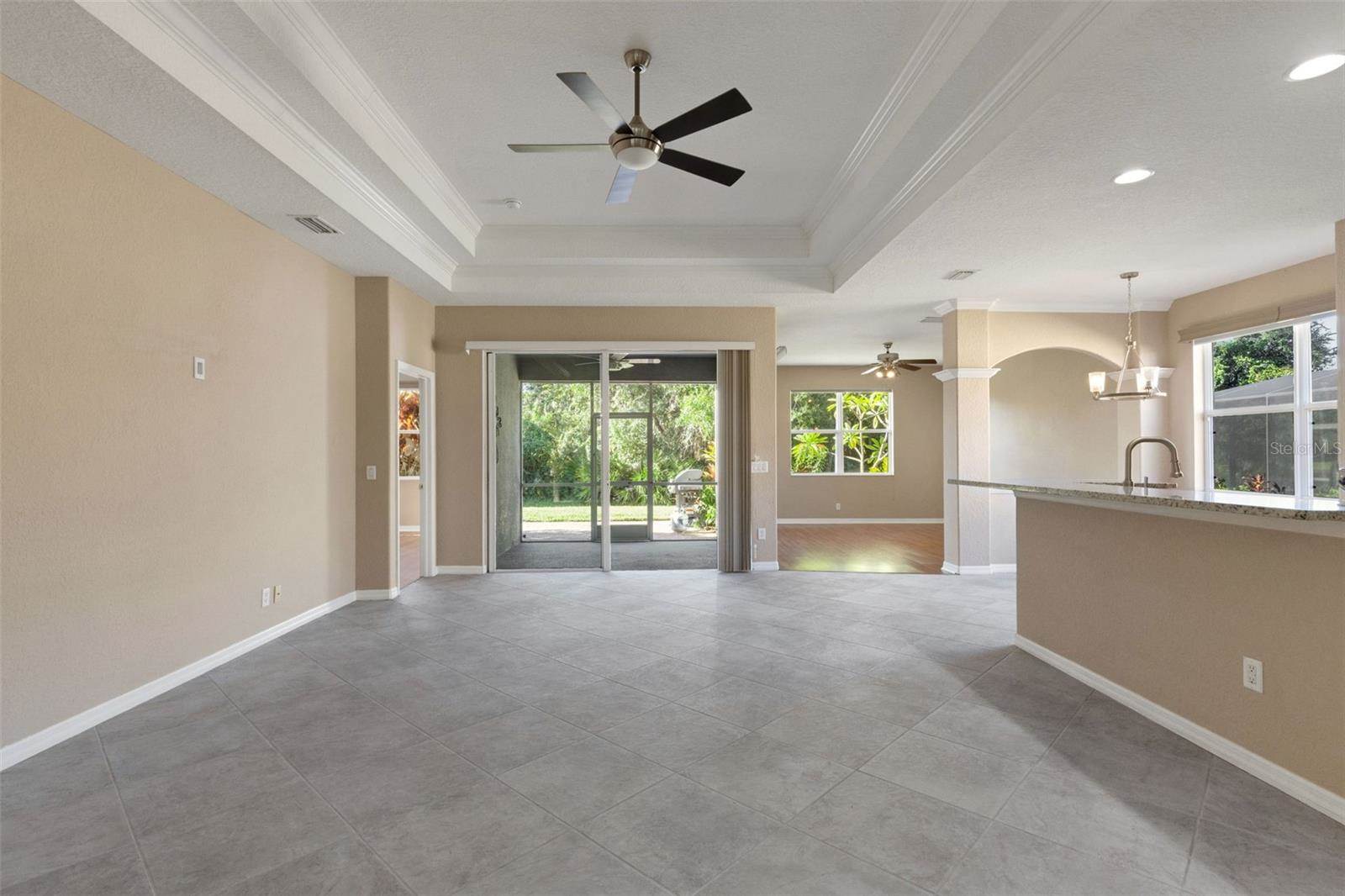 6874 74th Street Circle East, Bradenton, FL 34203