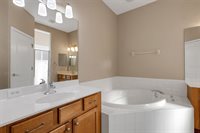 6874 74th Street Circle East, Bradenton, FL 34203