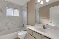 6874 74th Street Circle East, Bradenton, FL 34203