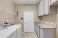 6874 74th Street Circle East, Bradenton, FL 34203