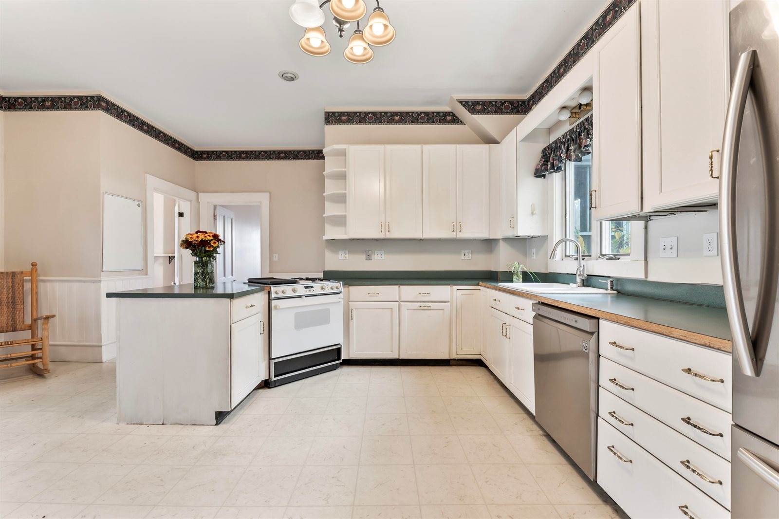 27 Gardiner Street, Richmond, ME 04357