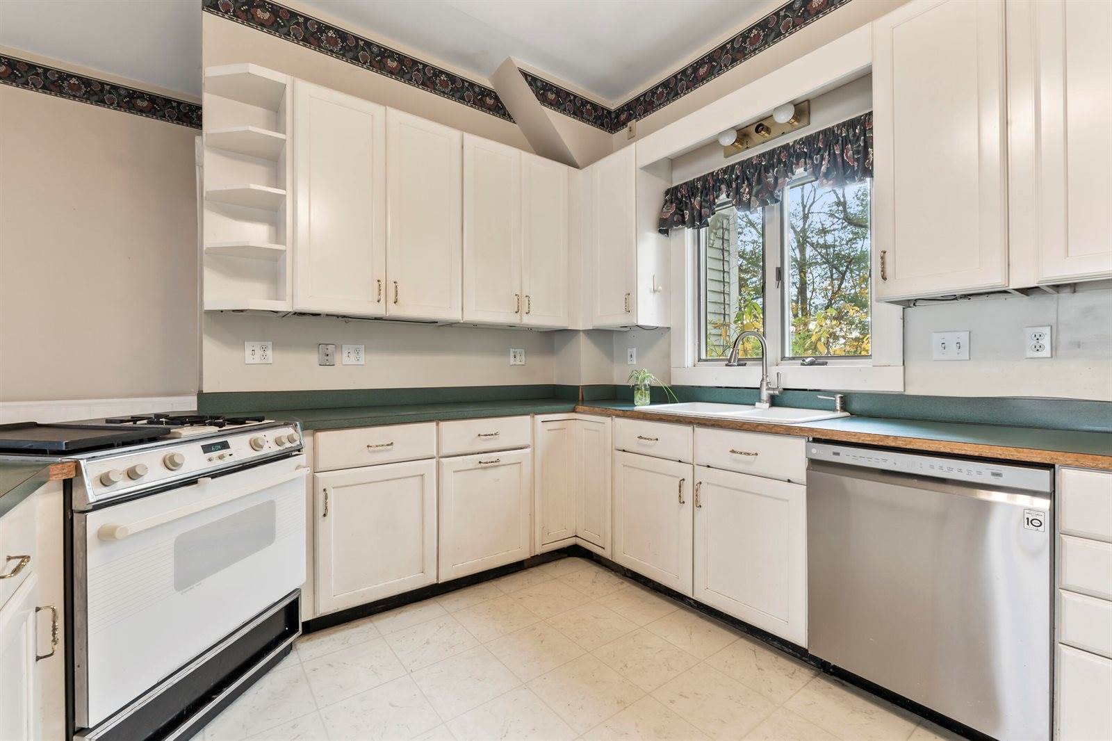 27 Gardiner Street, Richmond, ME 04357