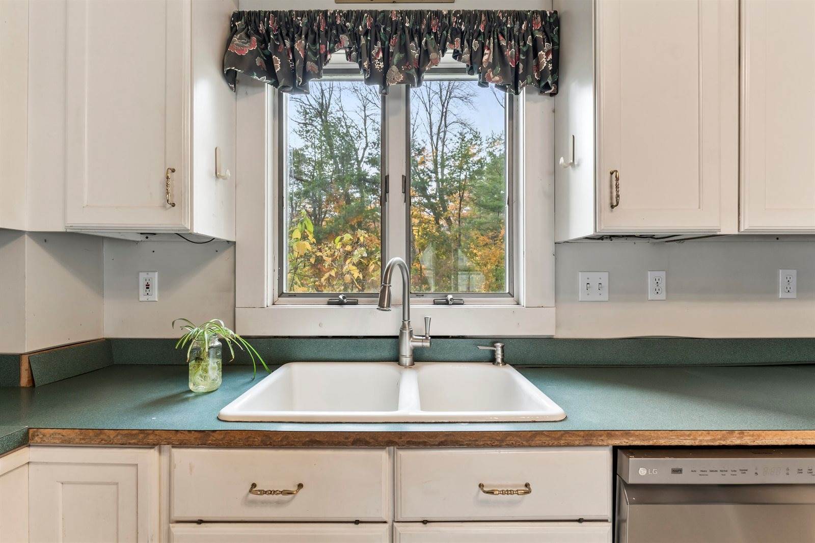 27 Gardiner Street, Richmond, ME 04357