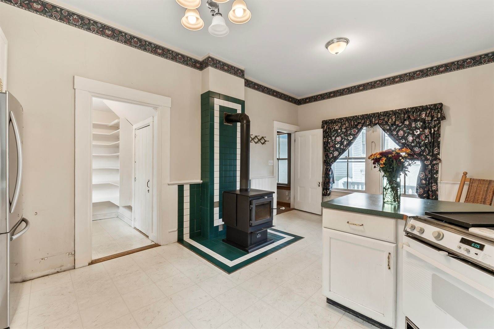 27 Gardiner Street, Richmond, ME 04357