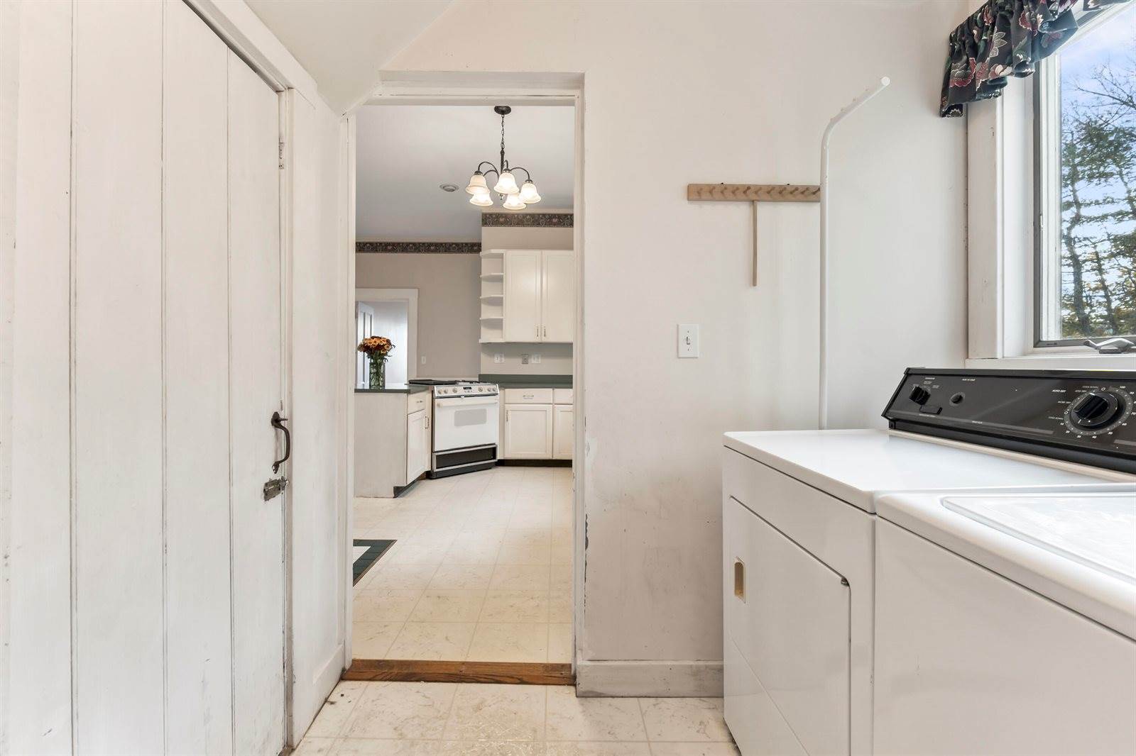 27 Gardiner Street, Richmond, ME 04357