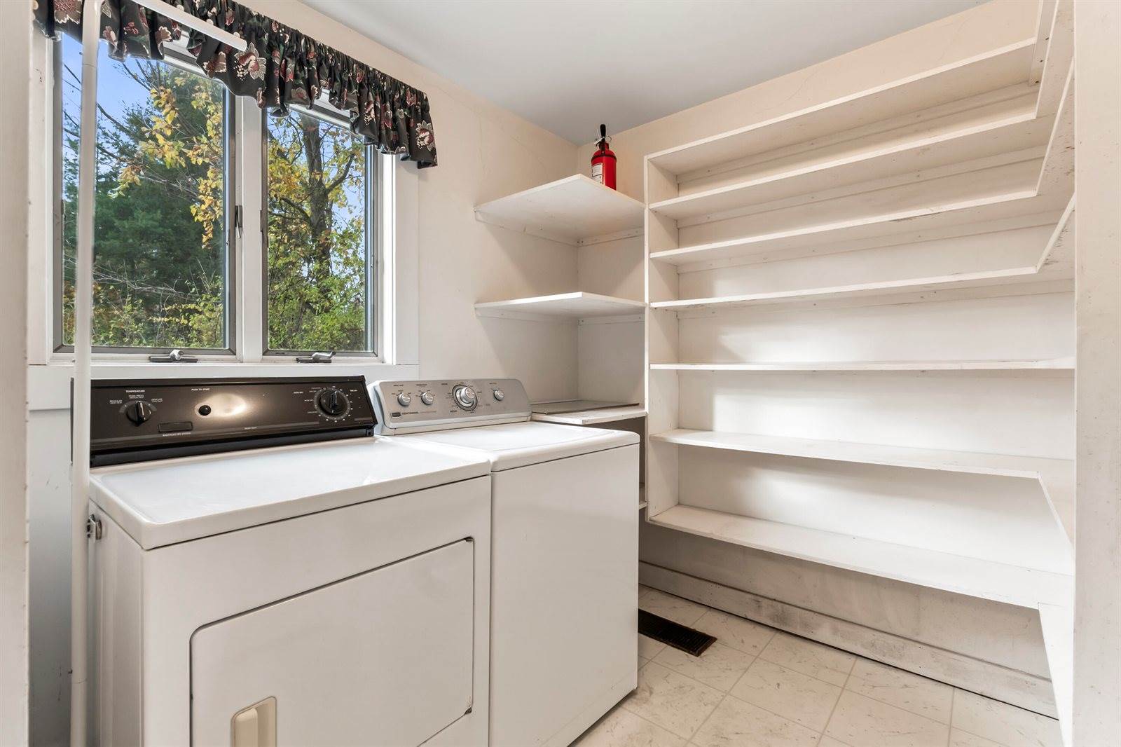 27 Gardiner Street, Richmond, ME 04357