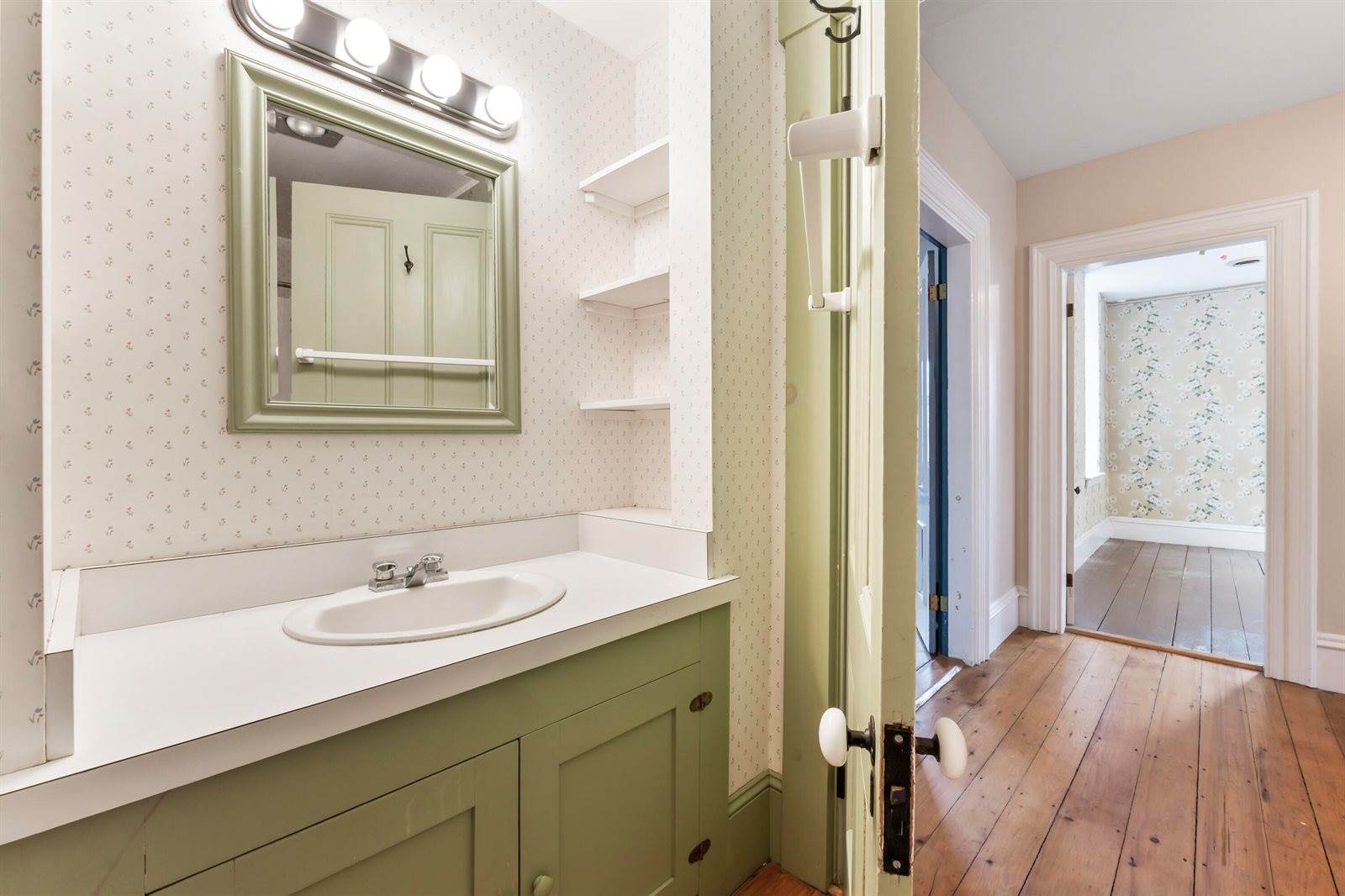 27 Gardiner Street, Richmond, ME 04357