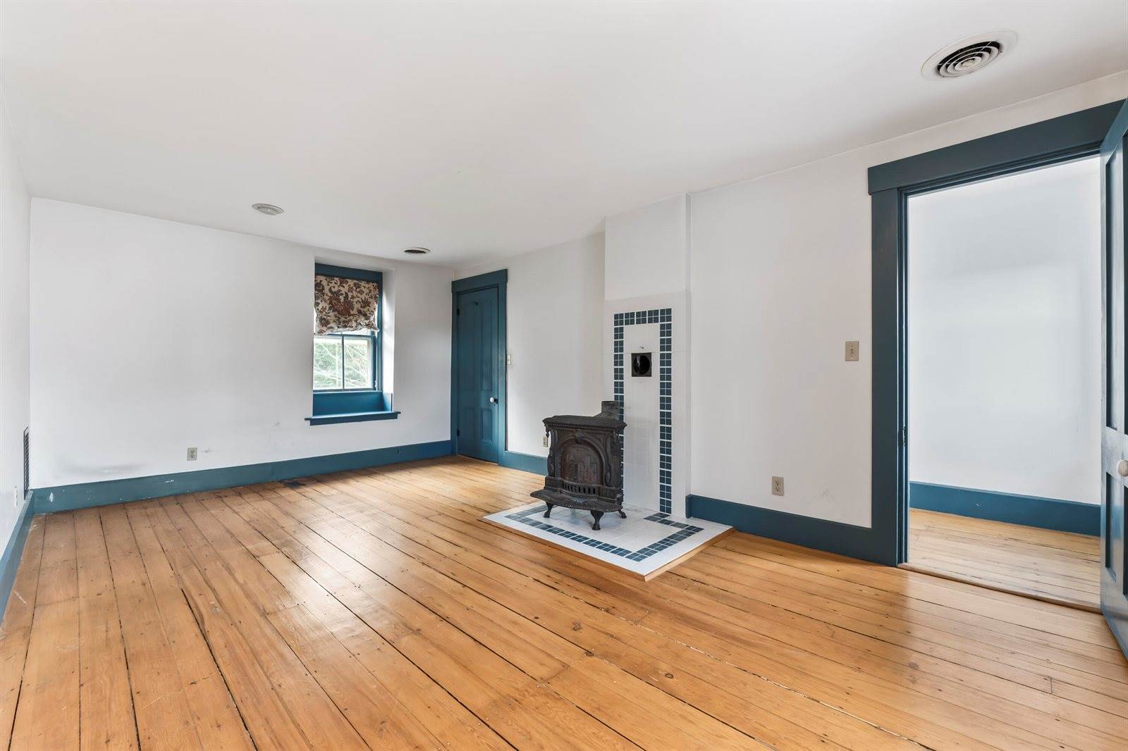 27 Gardiner Street, Richmond, ME 04357