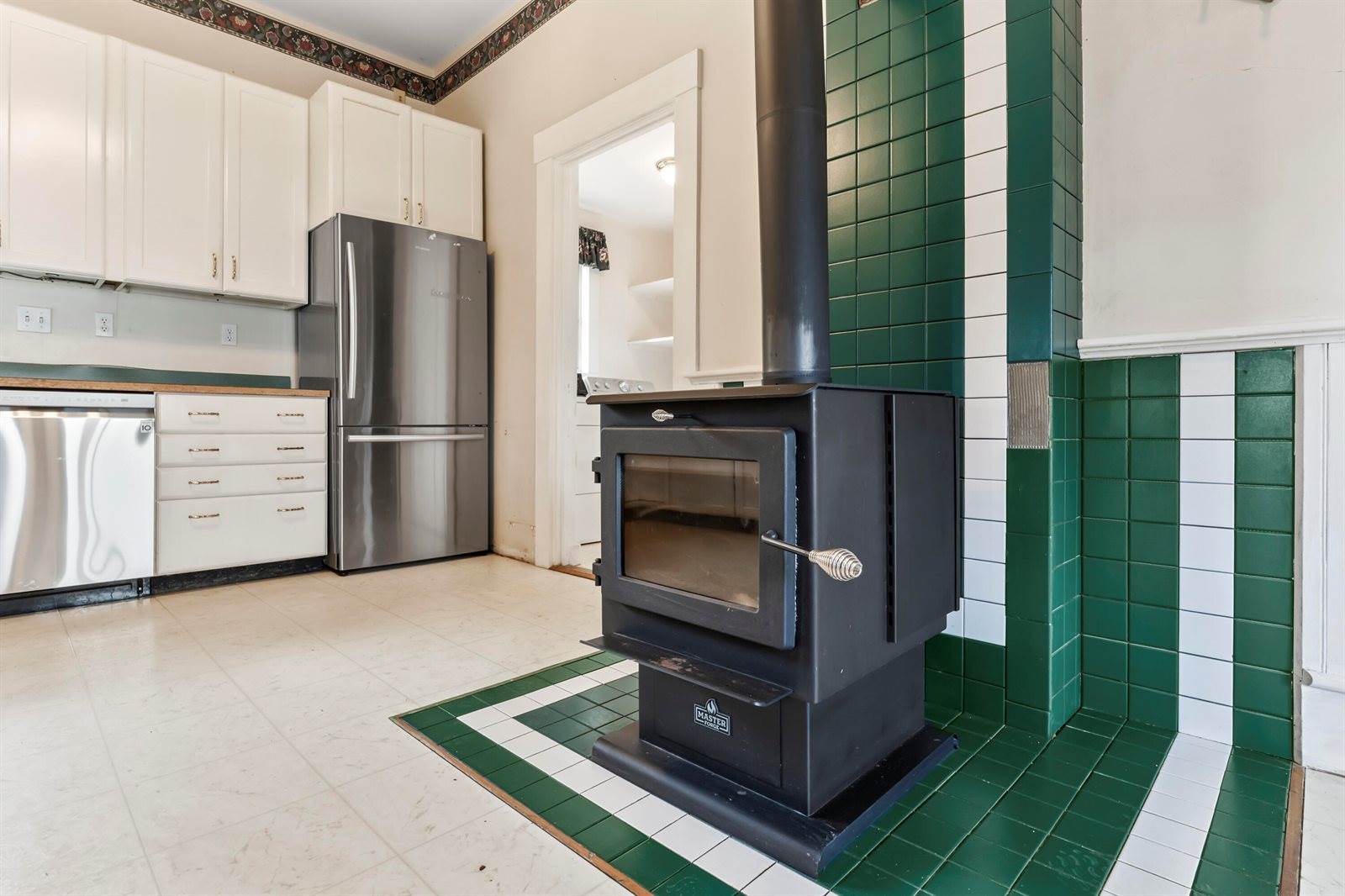 27 Gardiner Street, Richmond, ME 04357