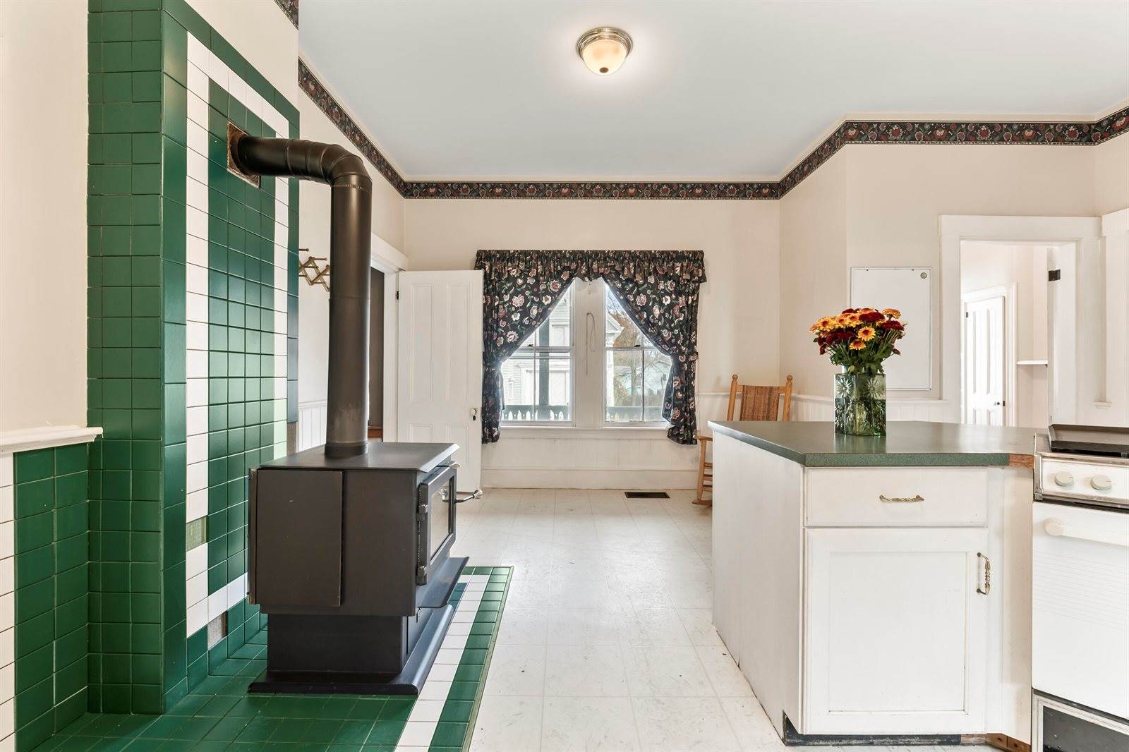 27 Gardiner Street, Richmond, ME 04357