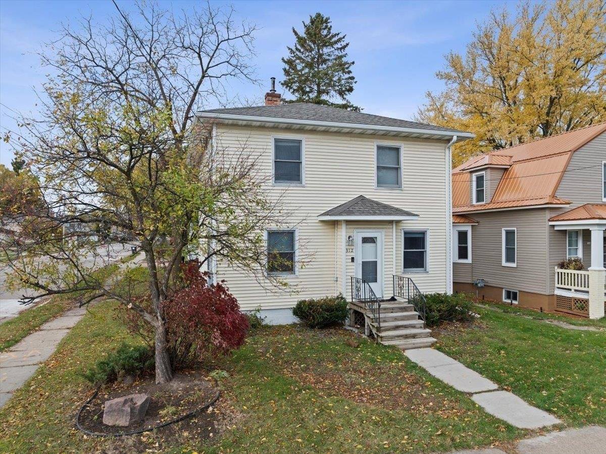 312 S Palmetto Avenue, Marshfield, WI 54449