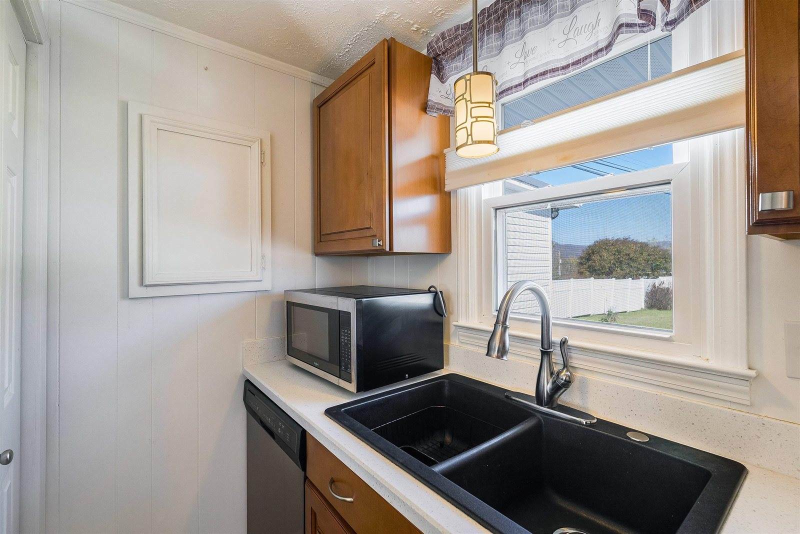 311 Williams Ave, Shenandoah, VA 22849