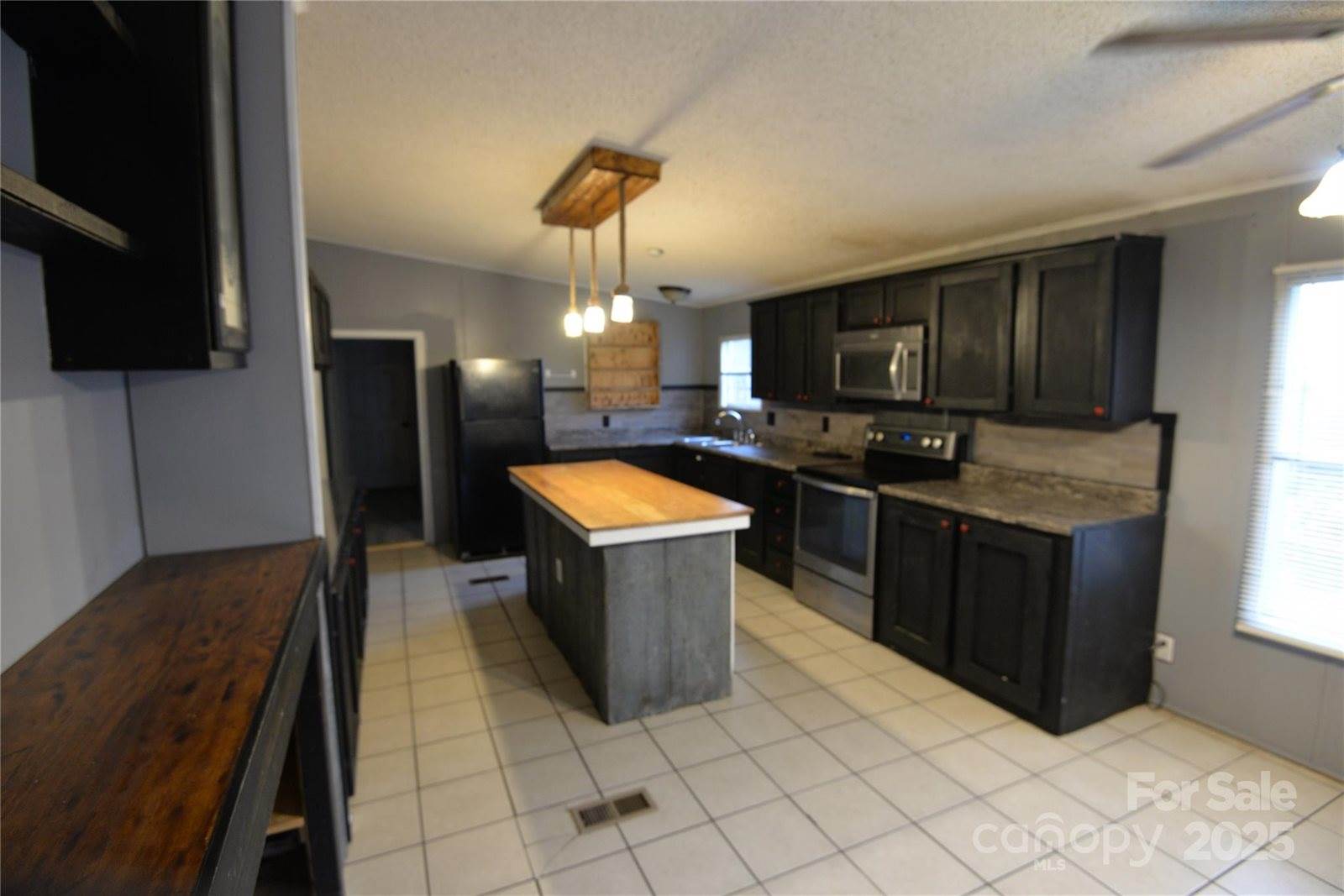 14 Vultures Nest Road, Swannanoa, NC 28778