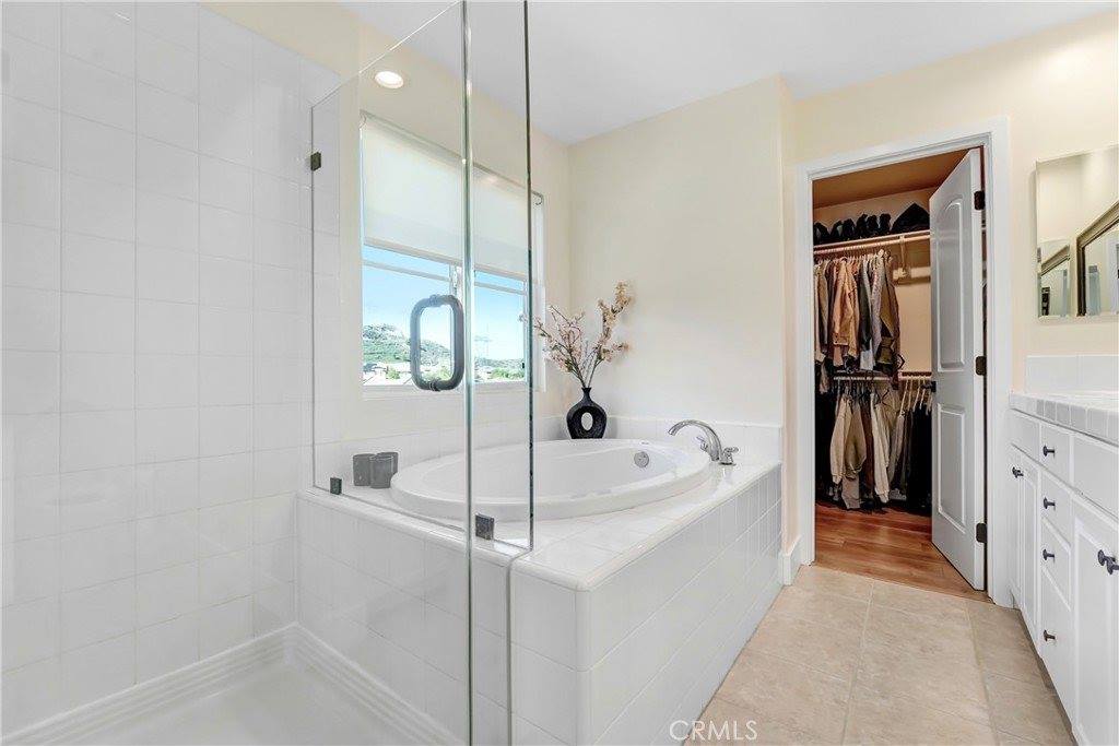 19920 Holly Dr, Saugus, CA 91350