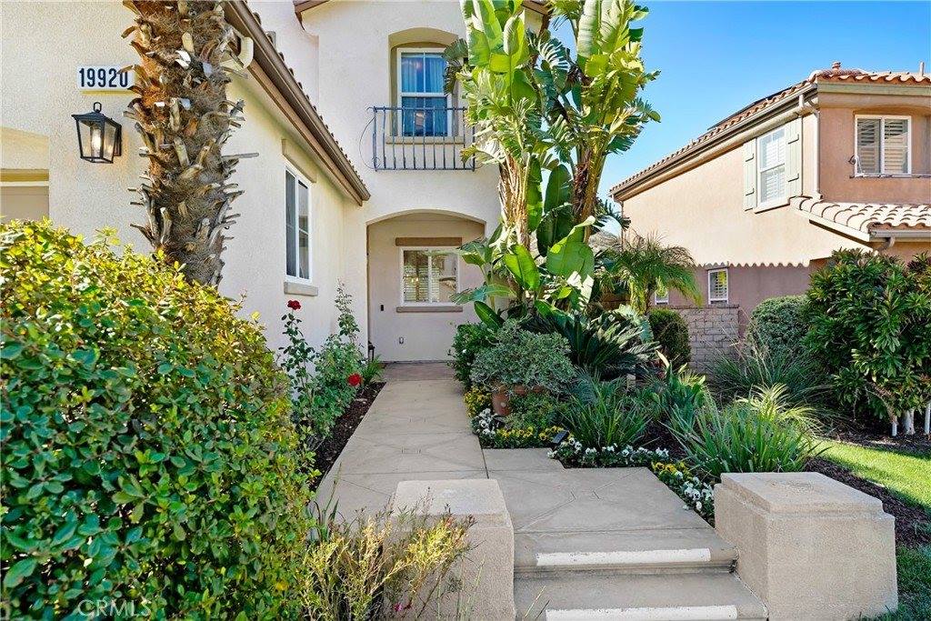 19920 Holly Dr, Saugus, CA 91350