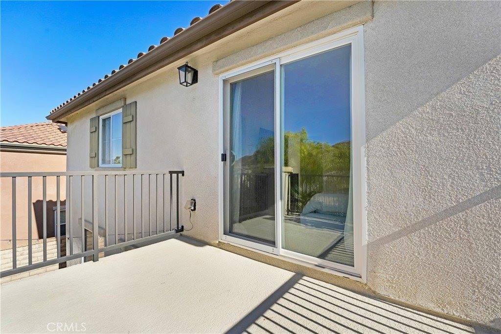 19920 Holly Dr, Saugus, CA 91350