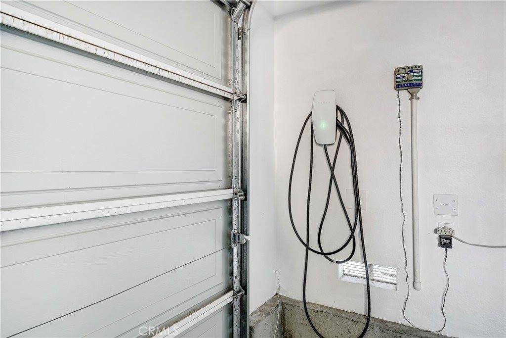 19920 Holly Dr, Saugus, CA 91350