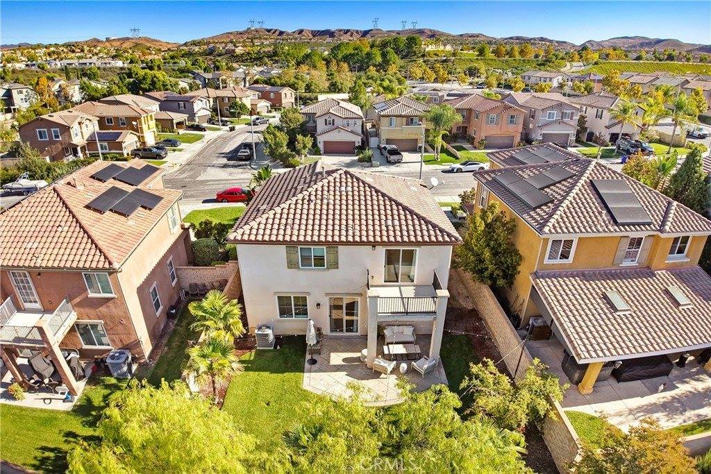 19920 Holly Dr, Saugus, CA 91350