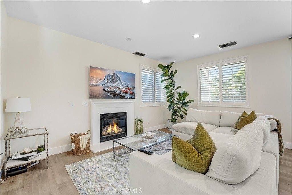 19920 Holly Dr, Saugus, CA 91350