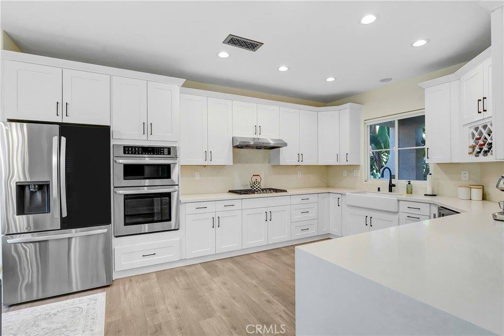 19920 Holly Dr, Saugus, CA 91350