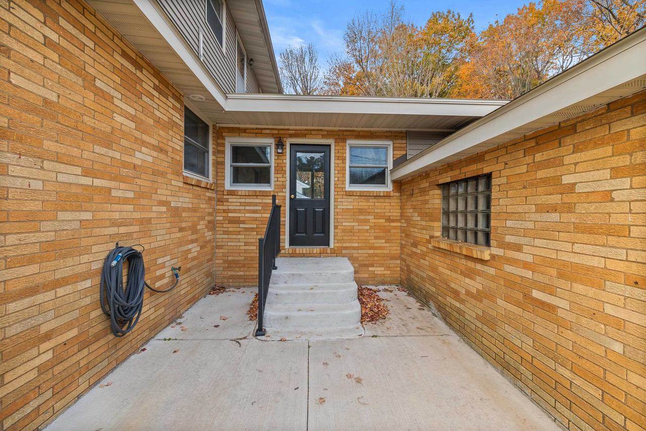 216 Yawkey Avenue, Rothschild, WI 54474