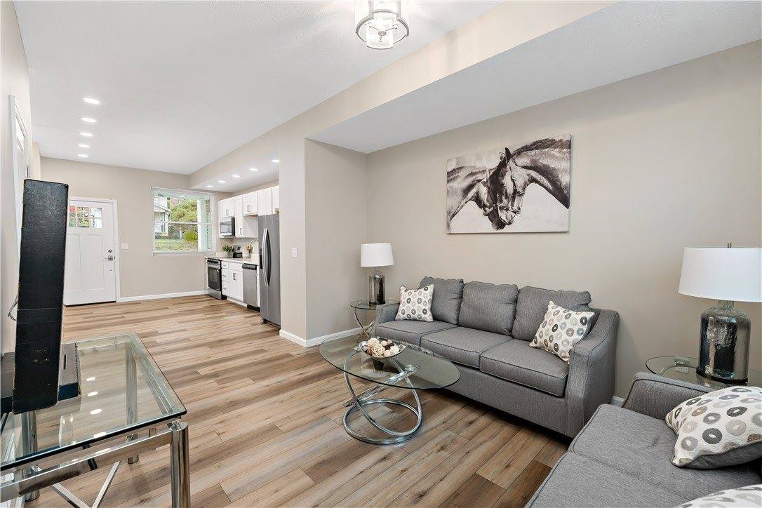 735 6th Ave, Coraopolis, PA 15108