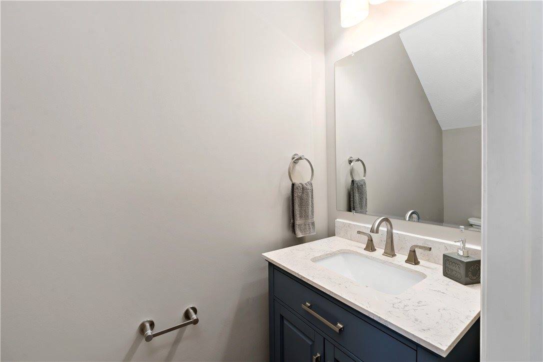 735 6th Ave, Coraopolis, PA 15108