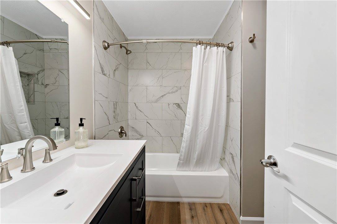 735 6th Ave, Coraopolis, PA 15108