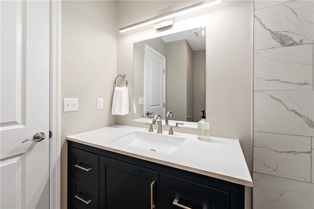 735 6th Ave, Coraopolis, PA 15108