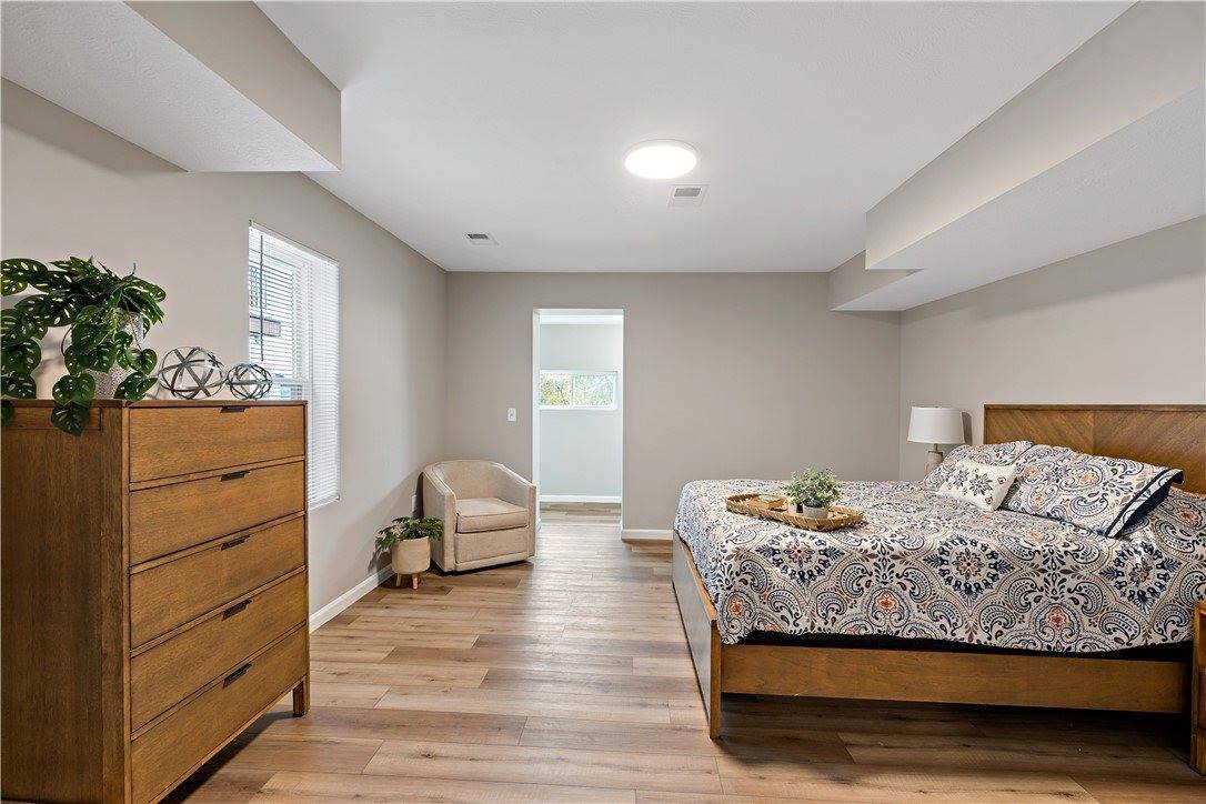 735 6th Ave, Coraopolis, PA 15108