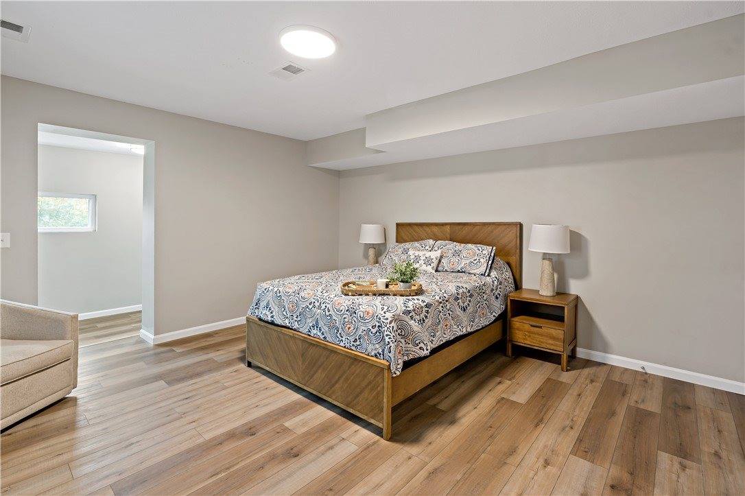 735 6th Ave, Coraopolis, PA 15108